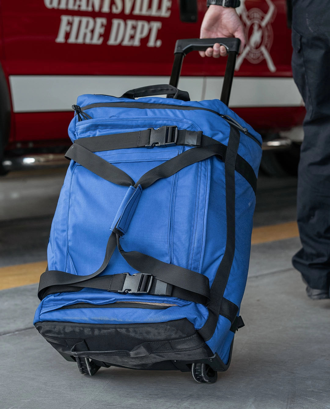 Thin Air Gear Pike rolling deployment bag with telescoping handle for travel and first responder use